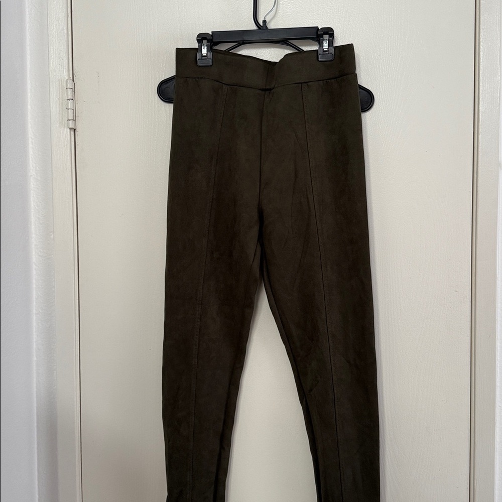 Women's Faux
Suede Leggings size large fits better medium 
LIKE NEW
